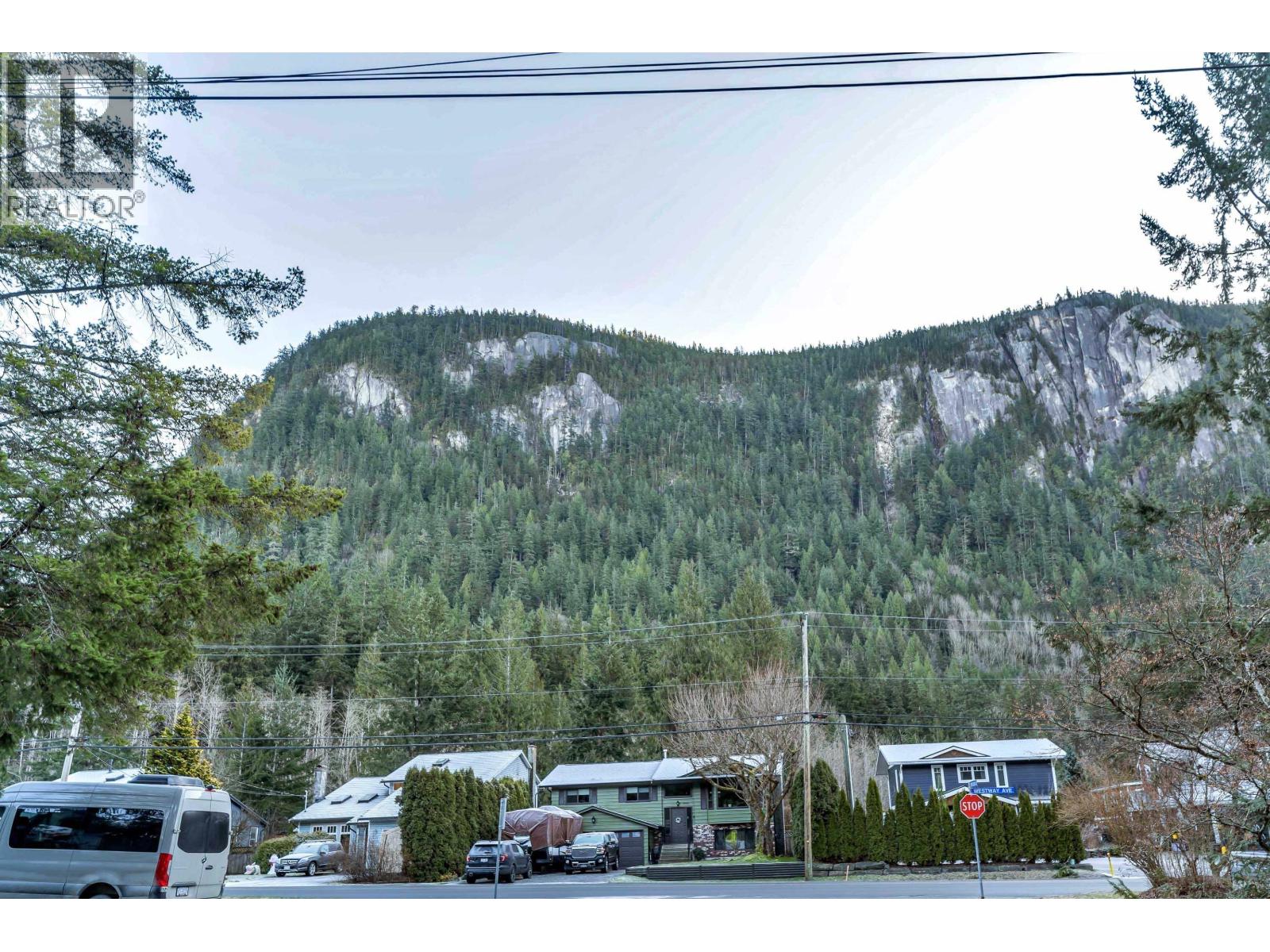 38276 MYRTLEWOOD CRESCENT, Squamish