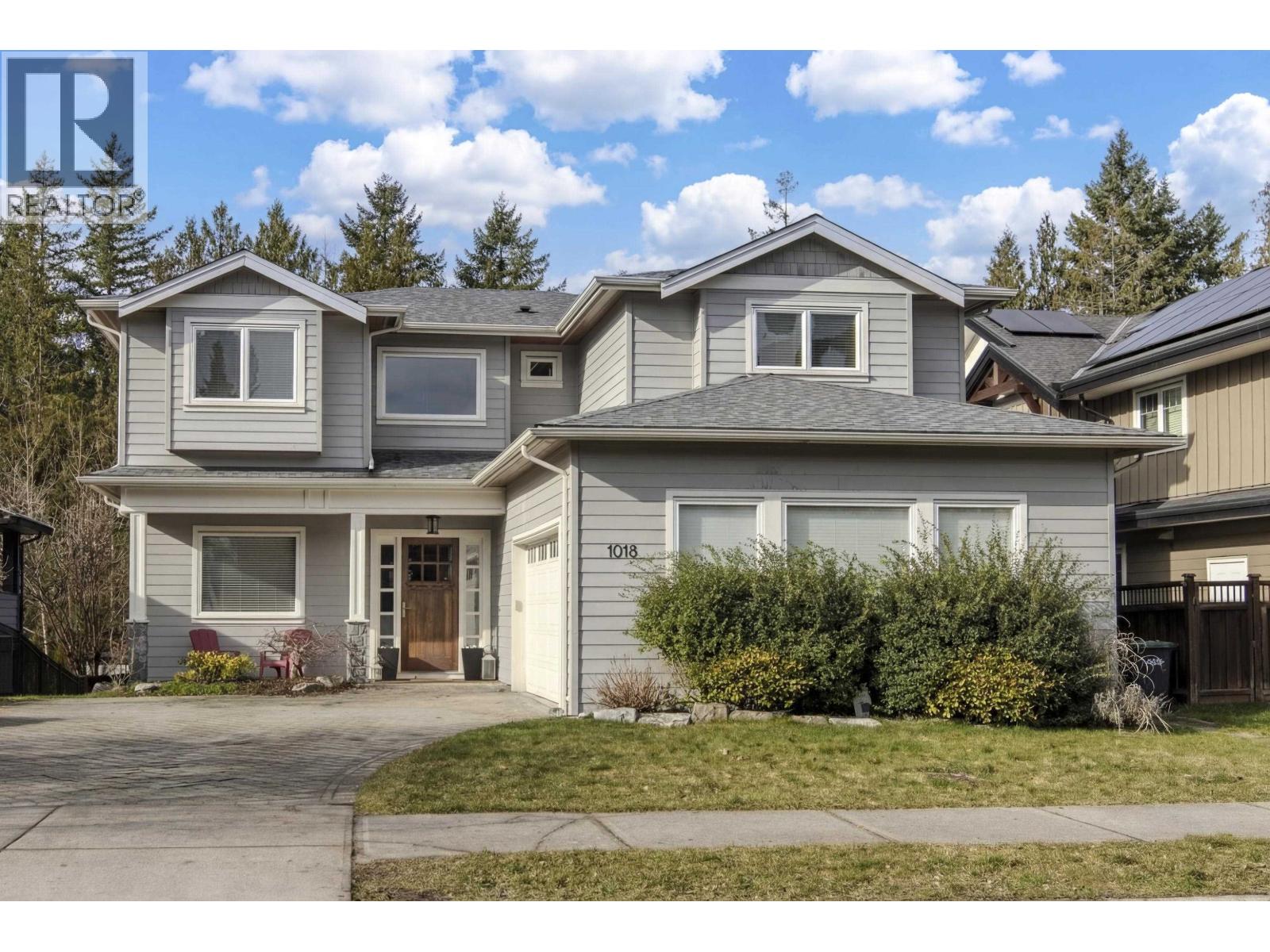 1018 JAY CRESCENT, Squamish