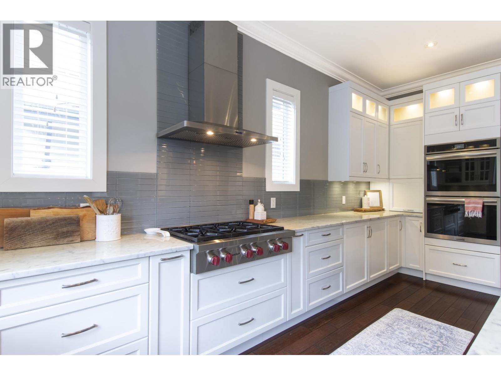 1018 JAY CRESCENT, Squamish