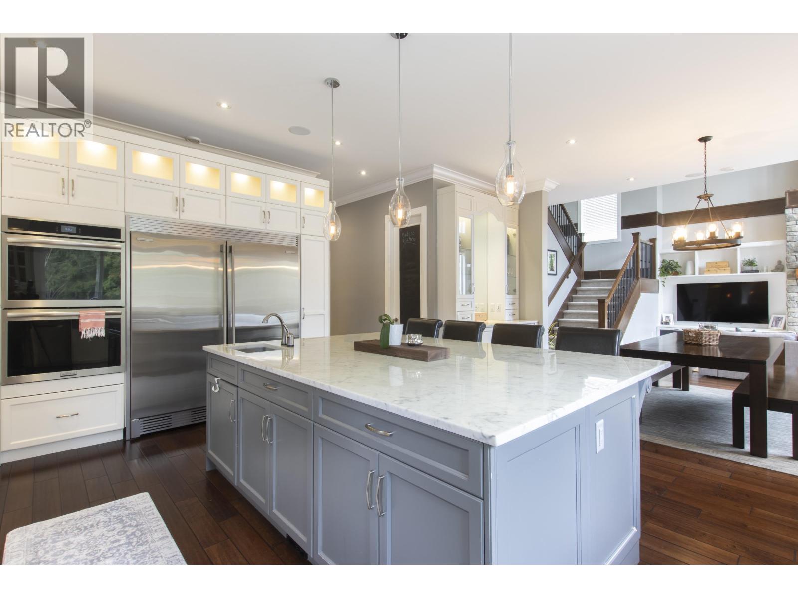 1018 JAY CRESCENT, Squamish