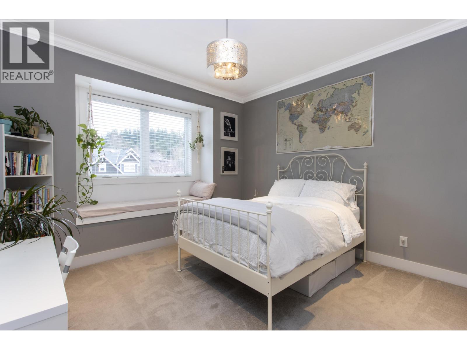 1018 JAY CRESCENT, Squamish