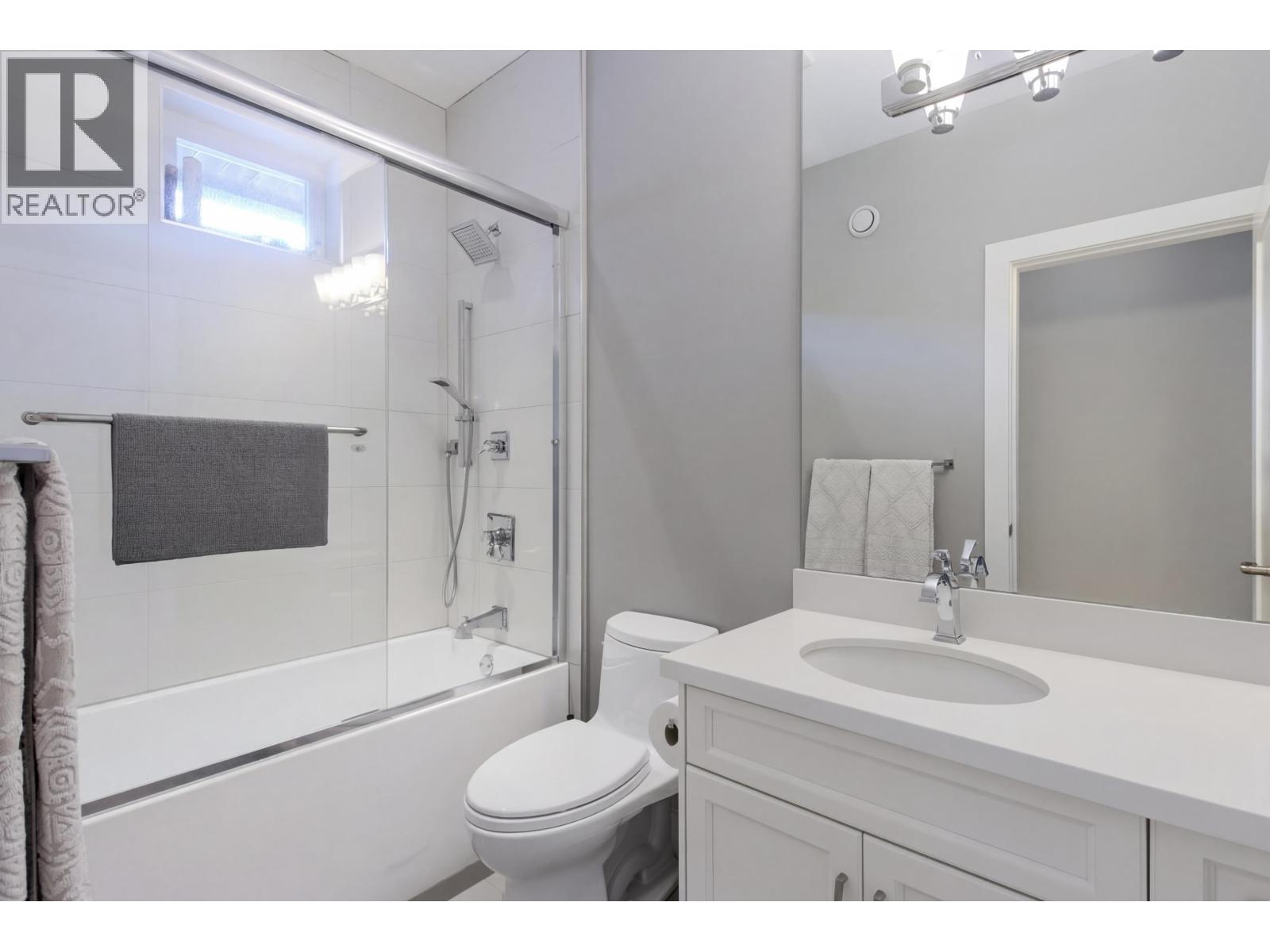 1018 JAY CRESCENT, Squamish
