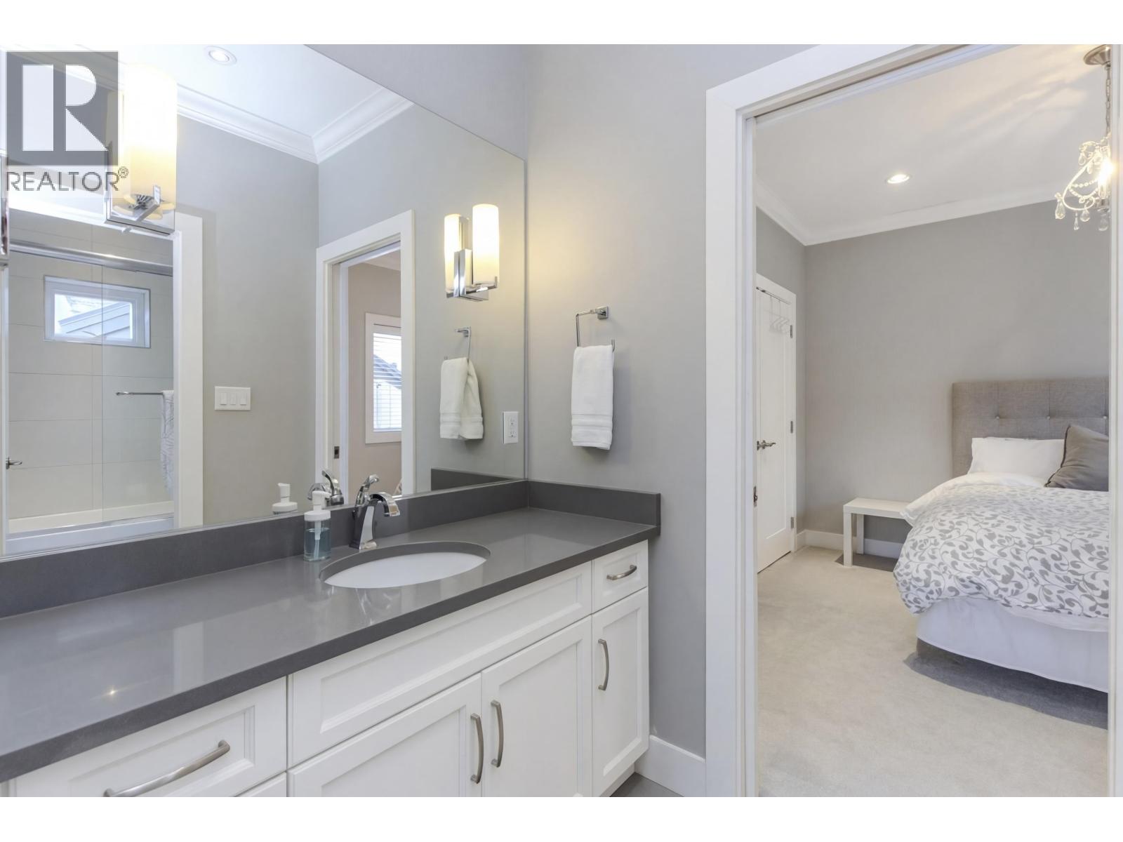 1018 JAY CRESCENT, Squamish