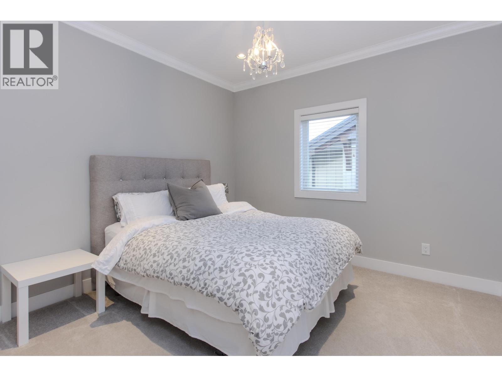 1018 JAY CRESCENT, Squamish