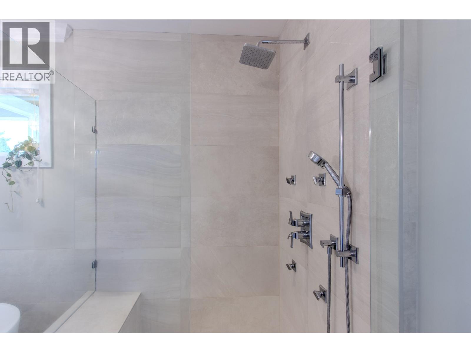 1018 JAY CRESCENT, Squamish