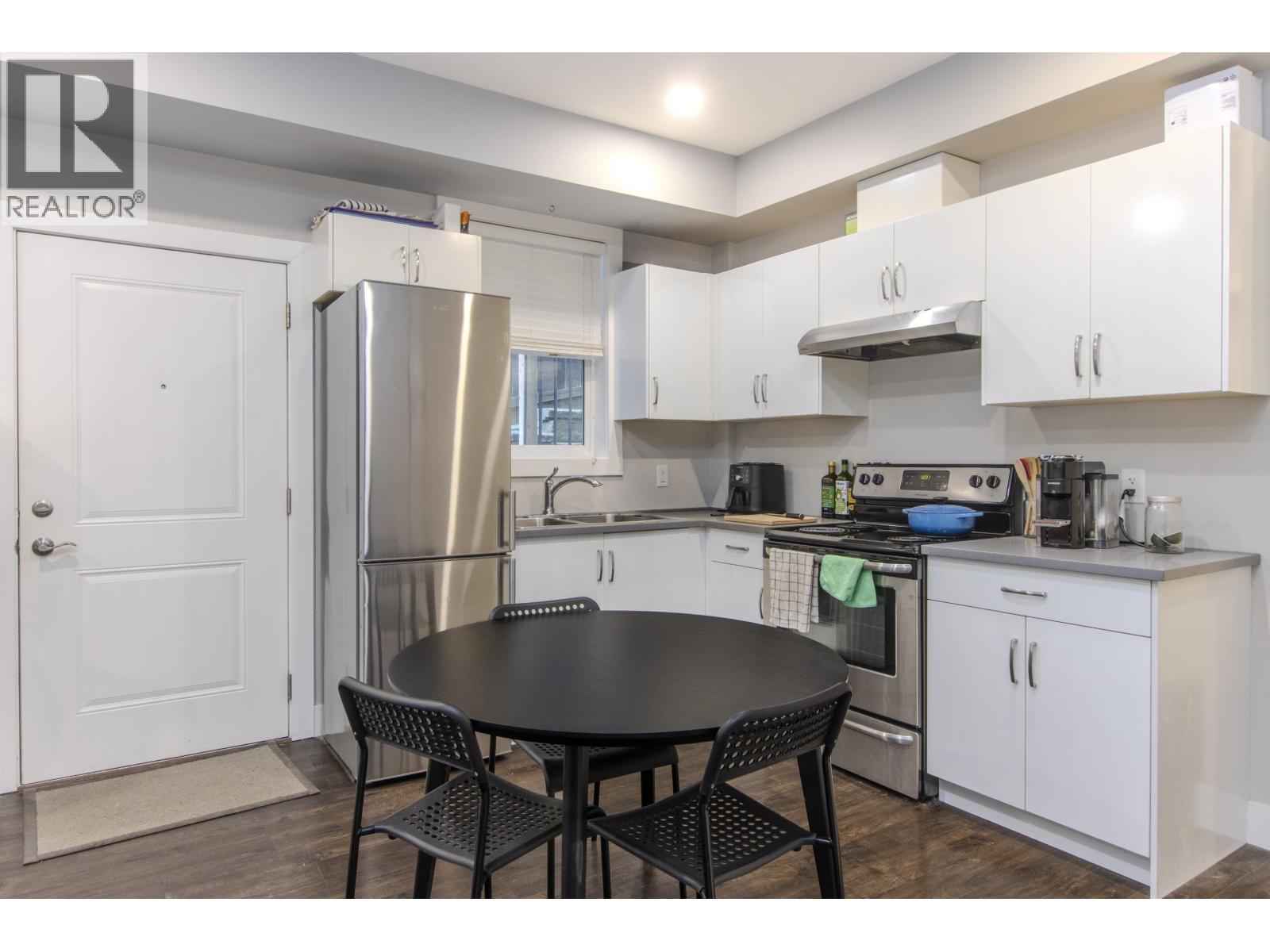 1018 JAY CRESCENT, Squamish