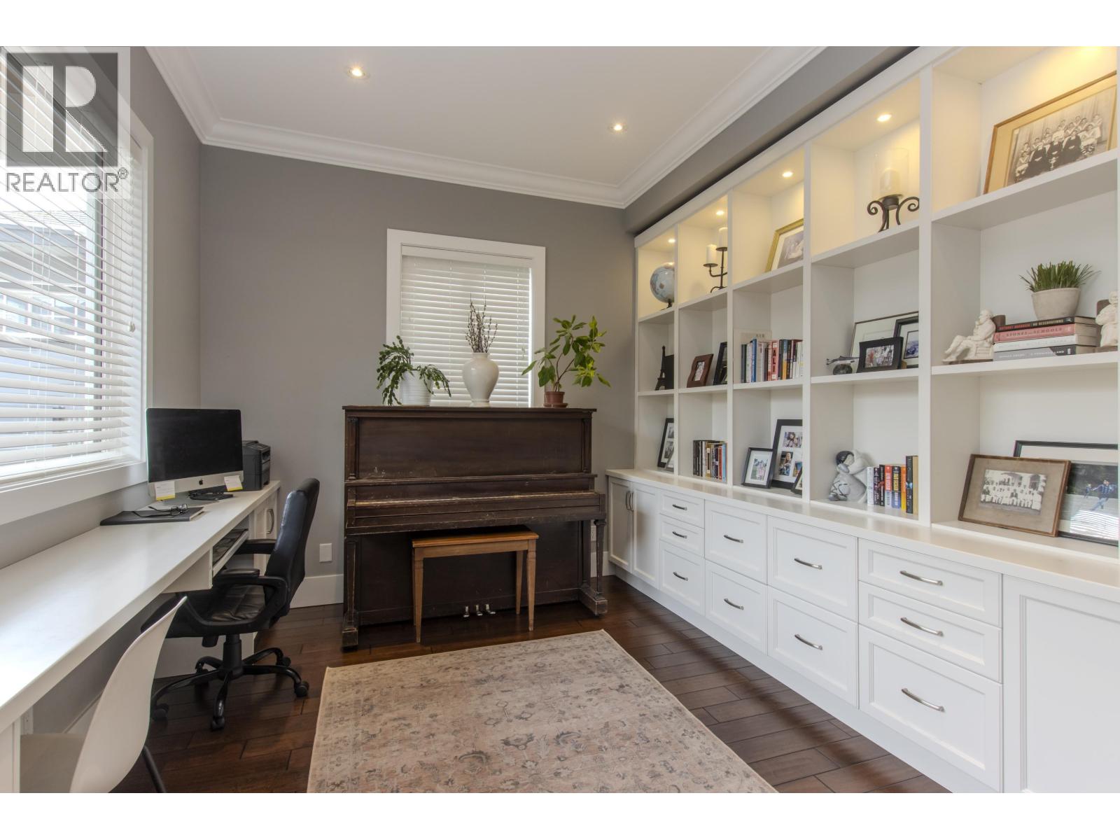 1018 JAY CRESCENT, Squamish