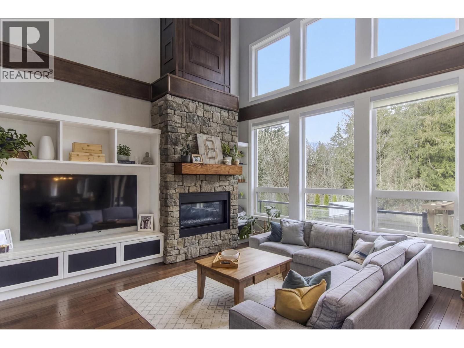1018 JAY CRESCENT, Squamish