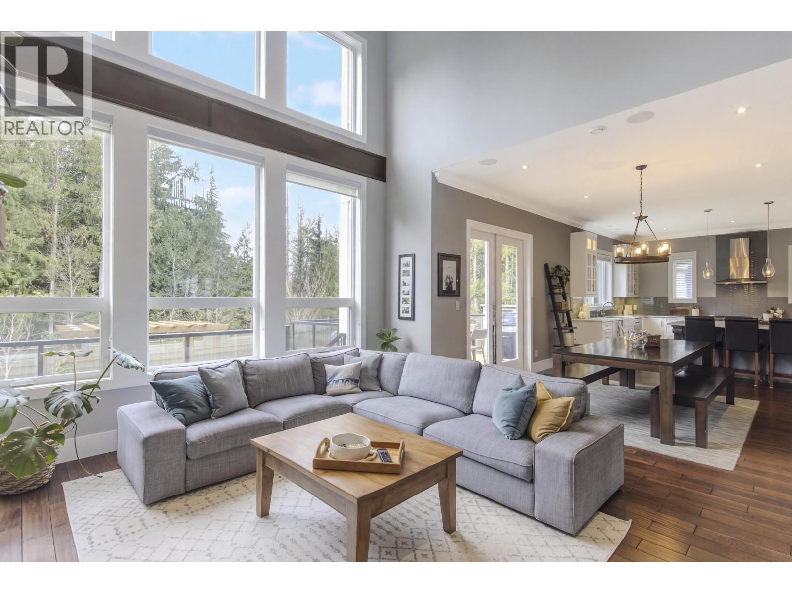 1018 JAY CRESCENT, Squamish