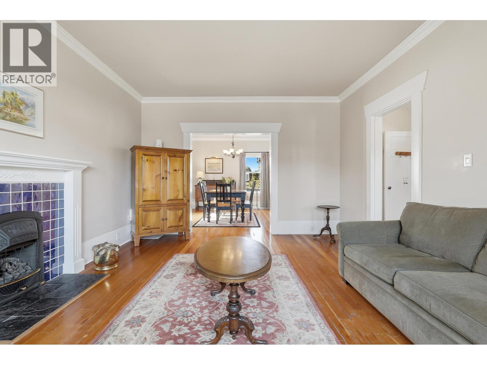 8351 14TH AVENUE, Burnaby