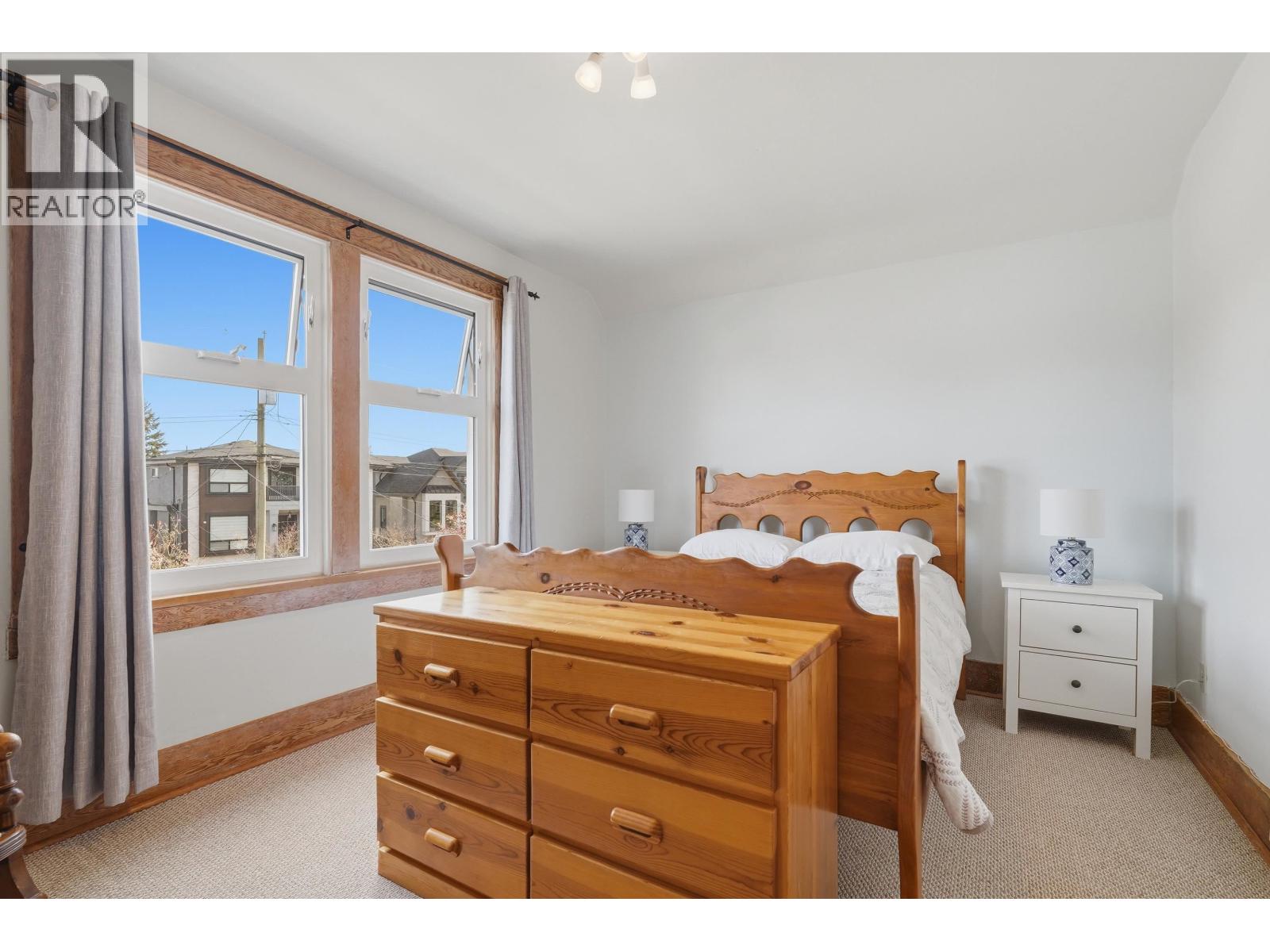 8351 14TH AVENUE, Burnaby