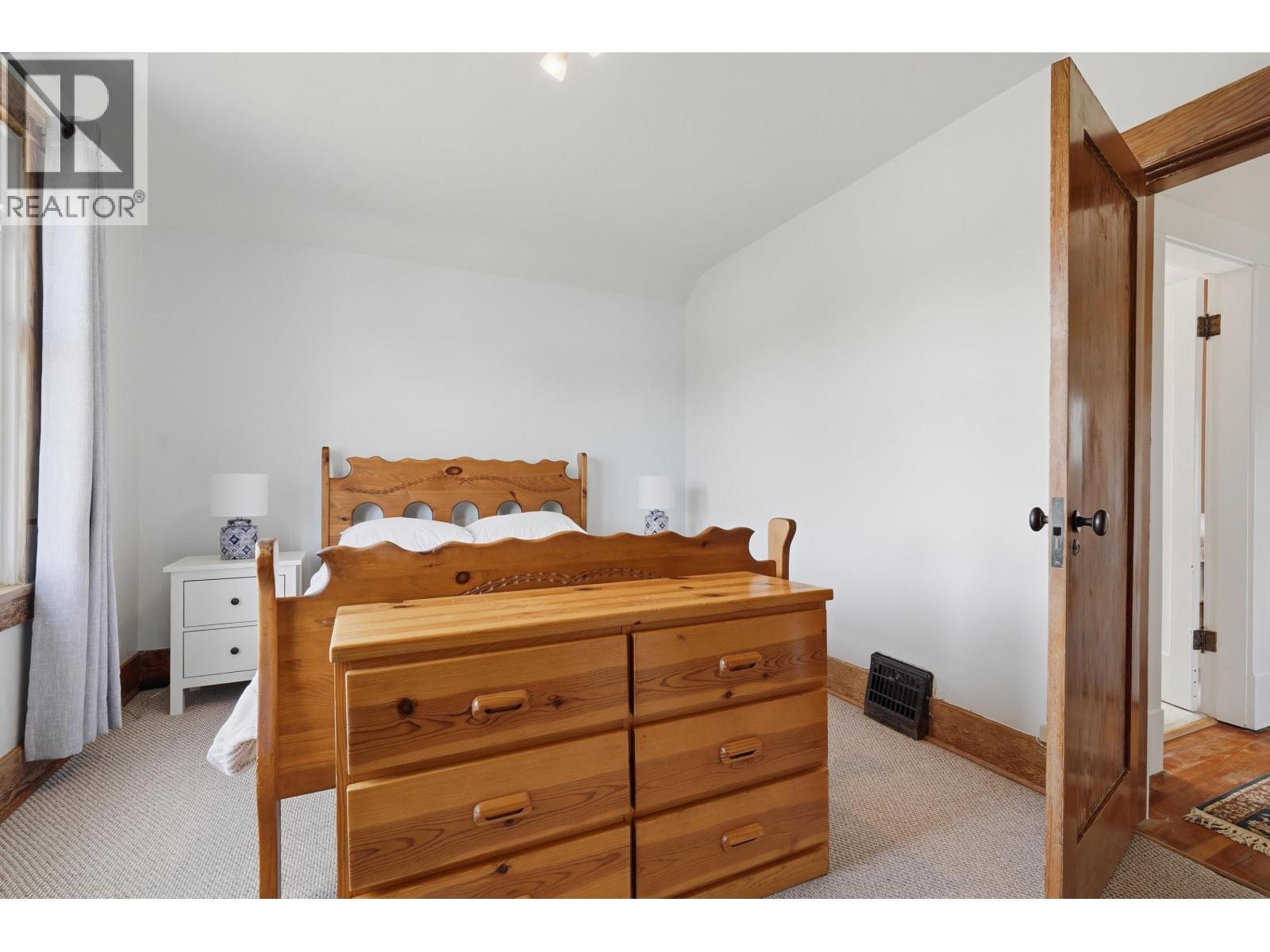 8351 14TH AVENUE, Burnaby