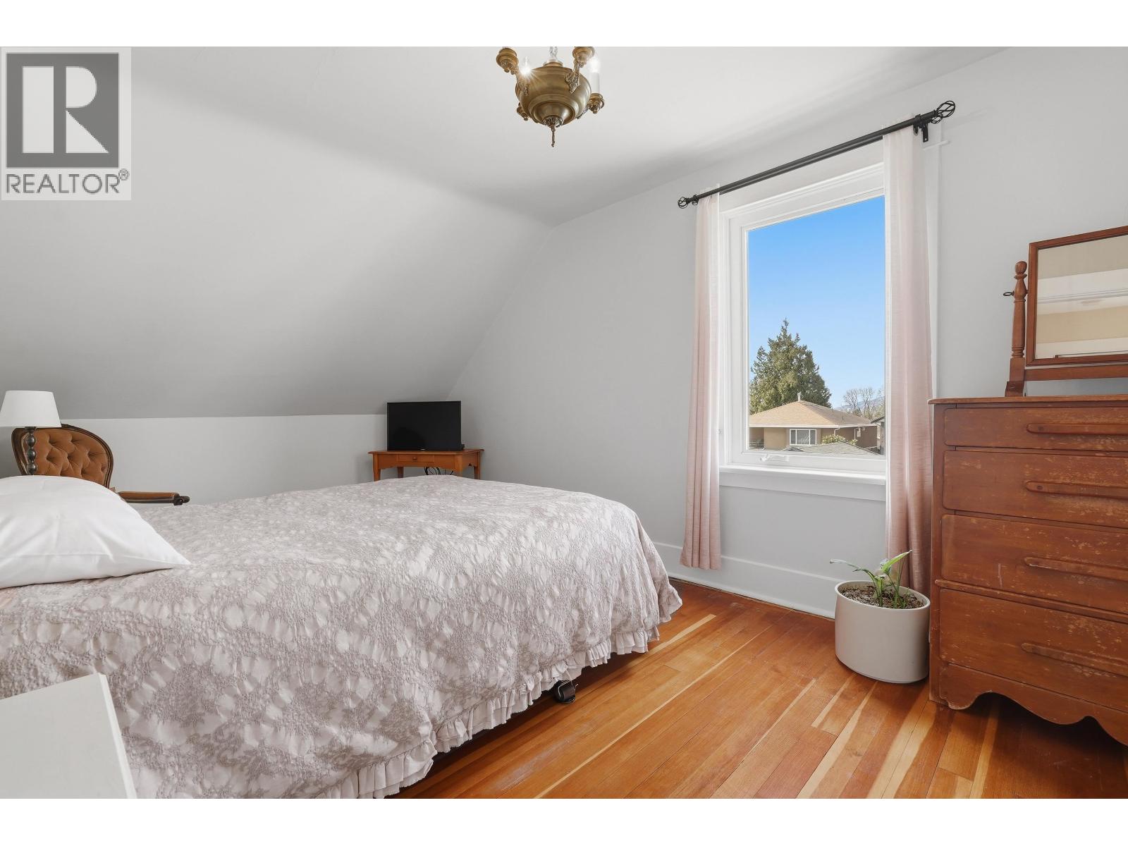 8351 14TH AVENUE, Burnaby