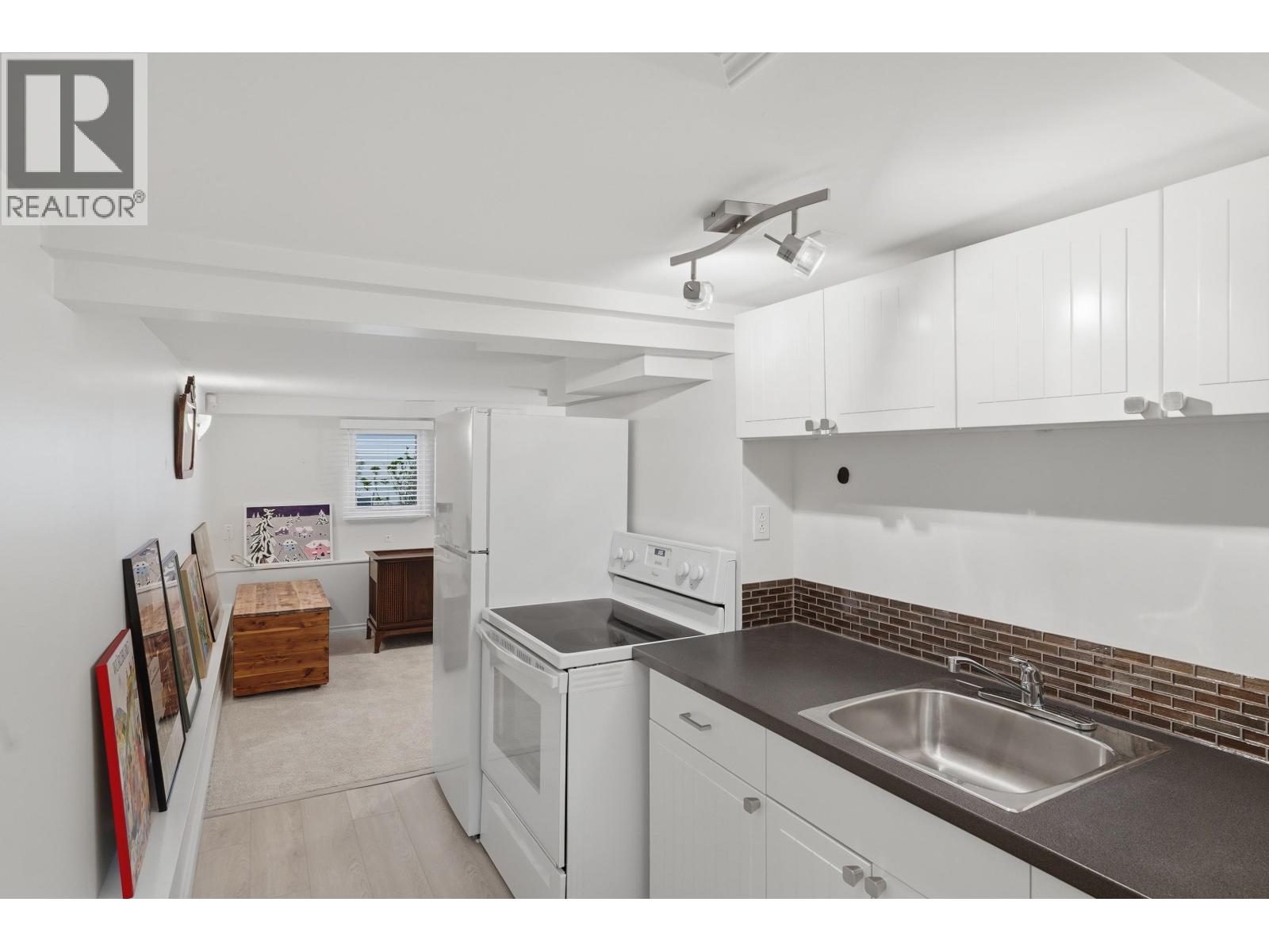 8351 14TH AVENUE, Burnaby