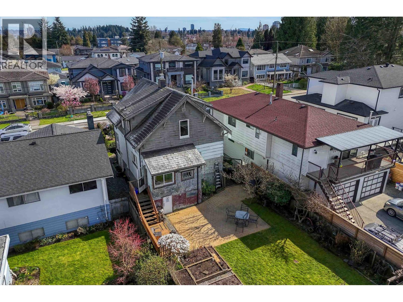 8351 14TH AVENUE, Burnaby