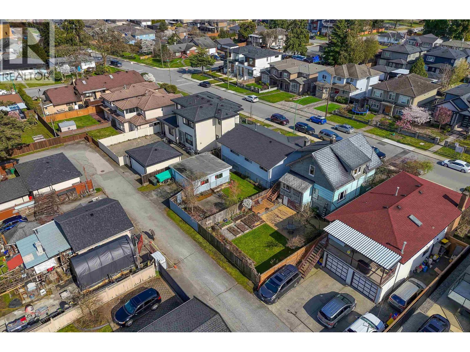 8351 14TH AVENUE, Burnaby