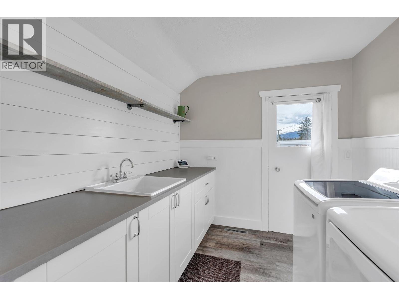 5899 OKANAGAN Street, Oliver