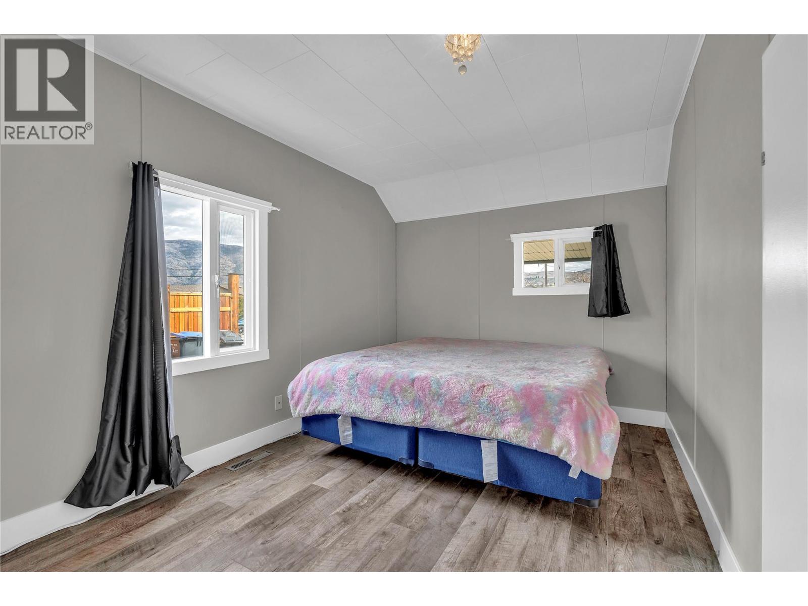 5899 OKANAGAN Street, Oliver