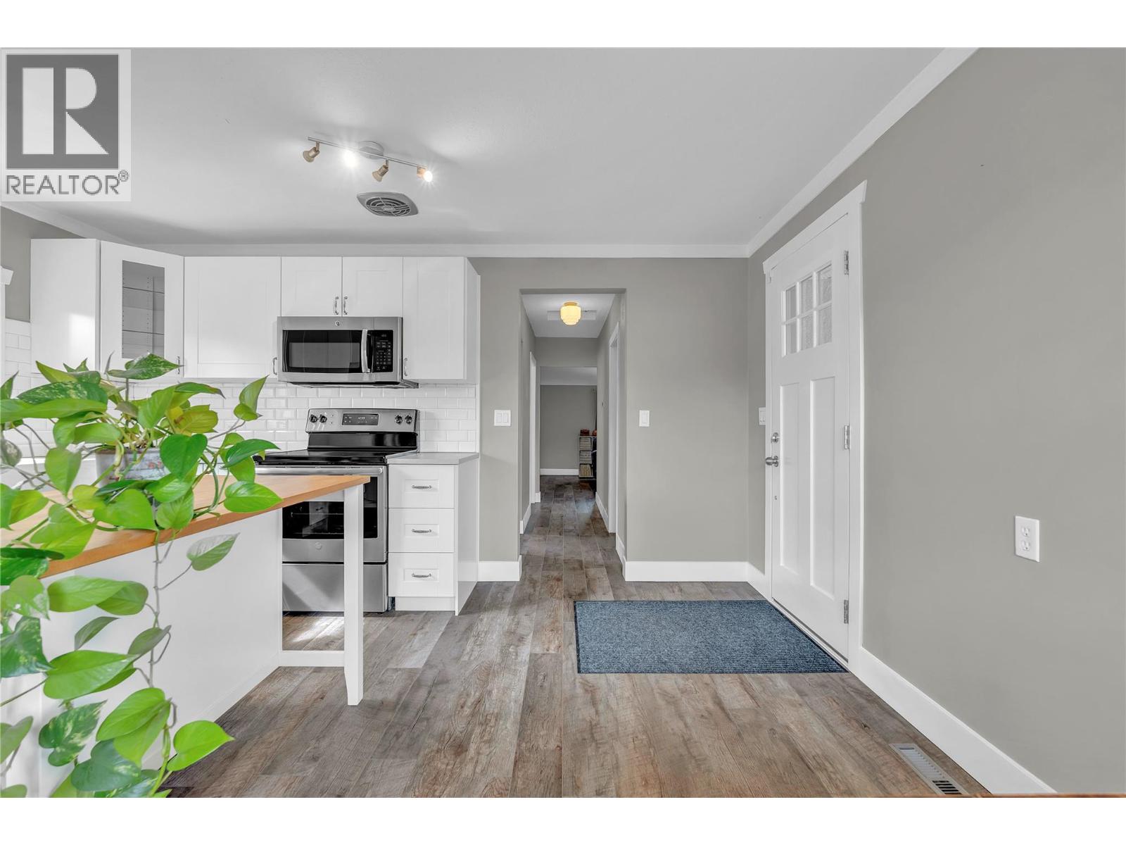 5899 OKANAGAN Street, Oliver