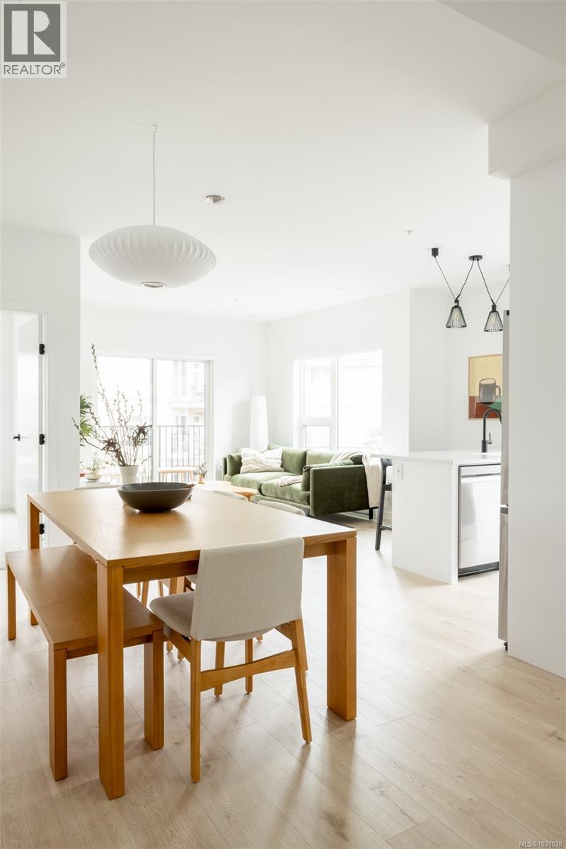 #304 1075 TILLICUM RD - 6