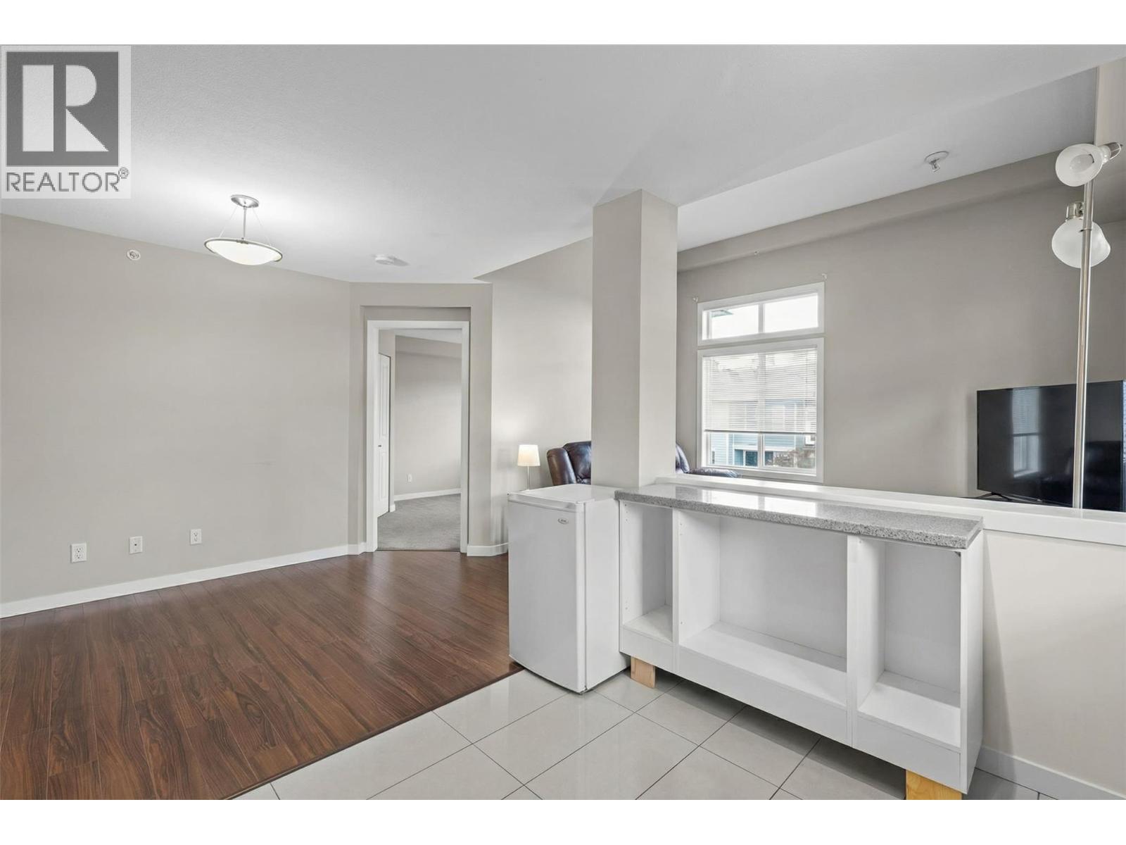 #403 571 Yates Road - 7