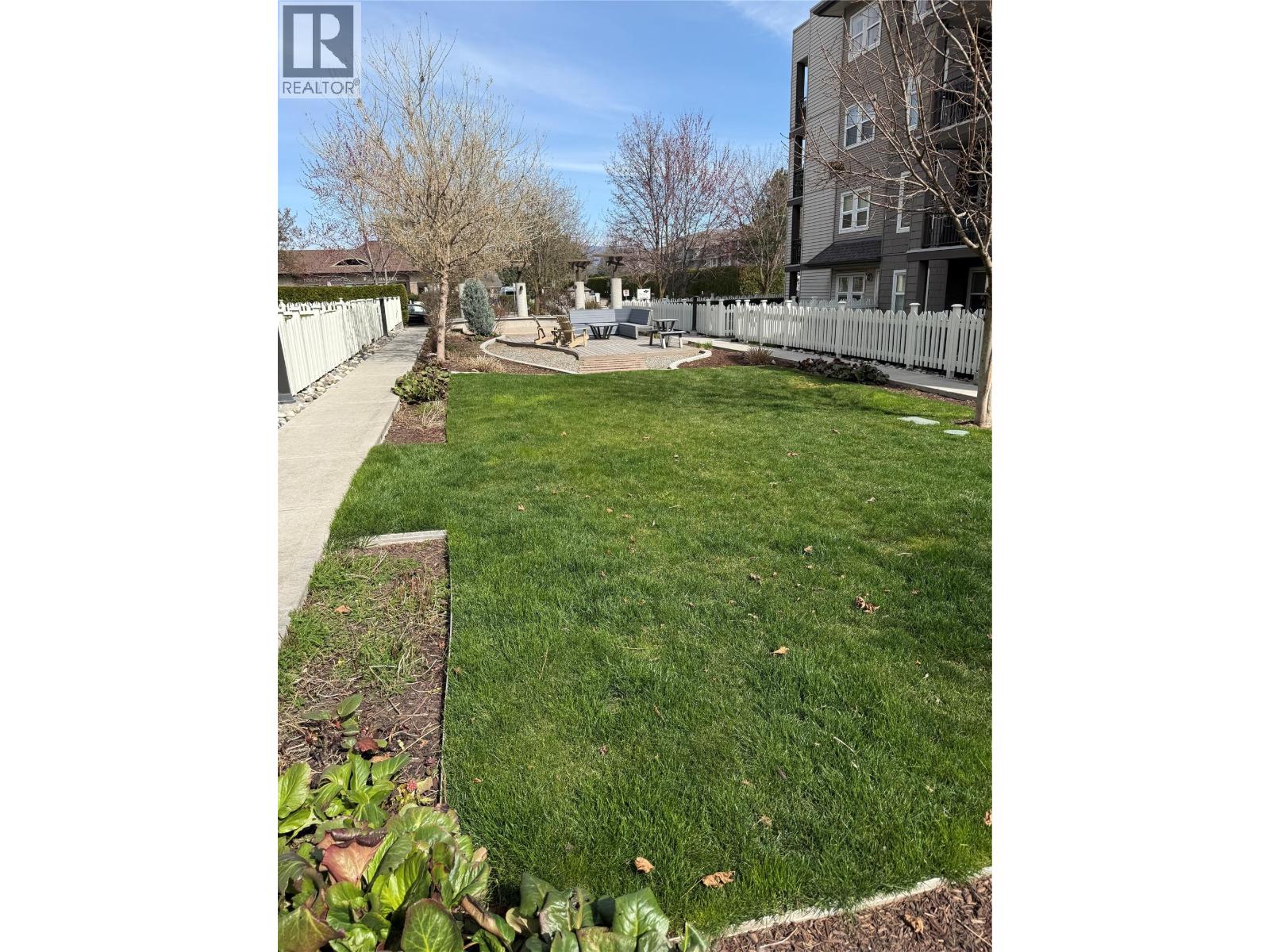 #403 571 Yates Road - 27