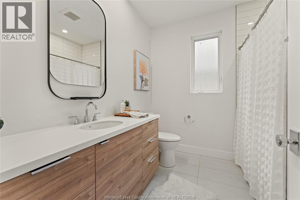 157 BLUE JAY CRESCENT - 21