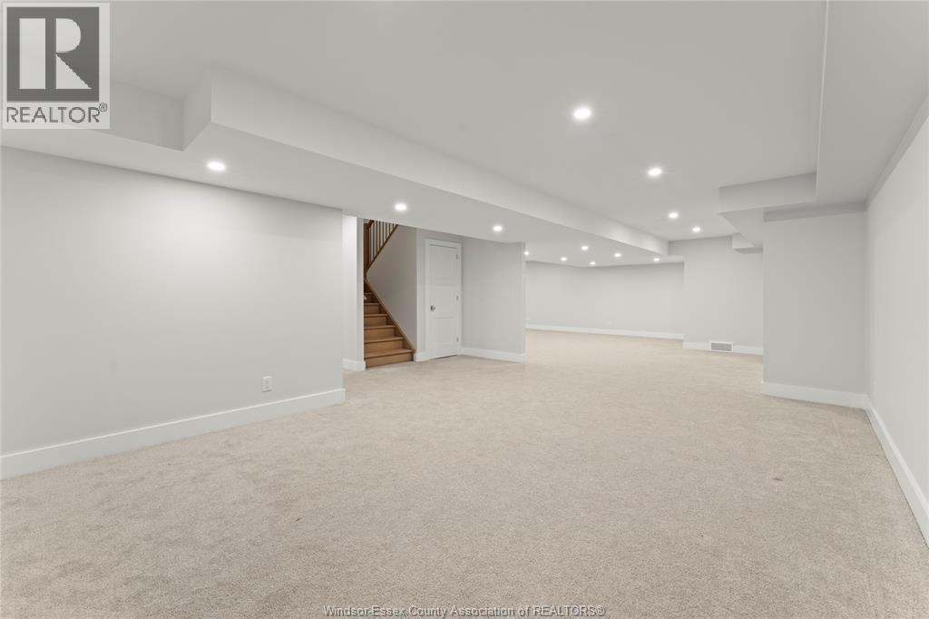 157 BLUE JAY CRESCENT - 24