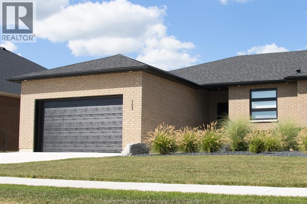 157 BLUE JAY CRESCENT - 1
