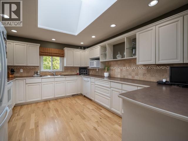 7423 NOOTKA STREET - 3