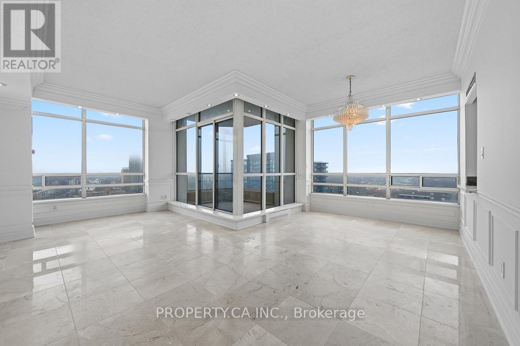 PH11 - 75 KING STREET E