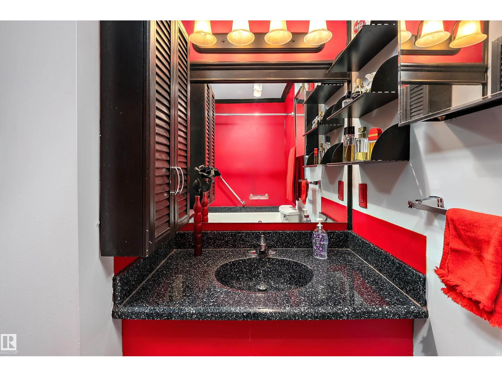 #401 10335 118 ST NW - 25