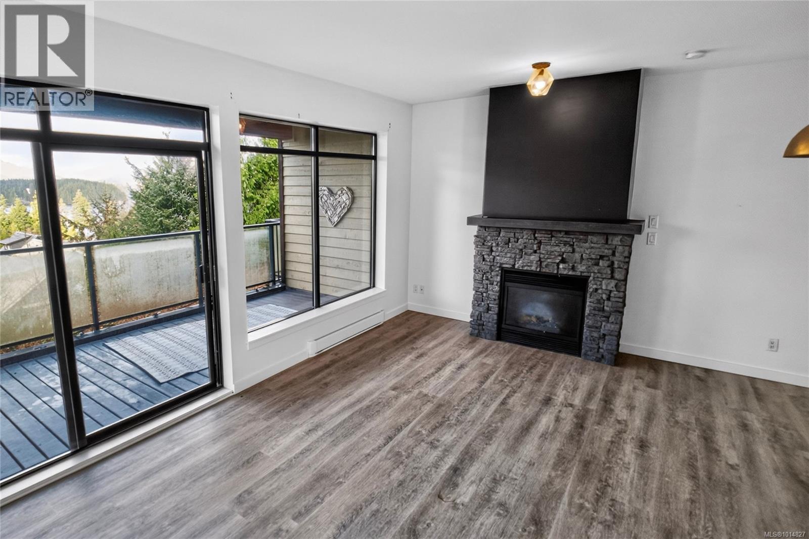 #204 591 PFEIFFER CRES - 8