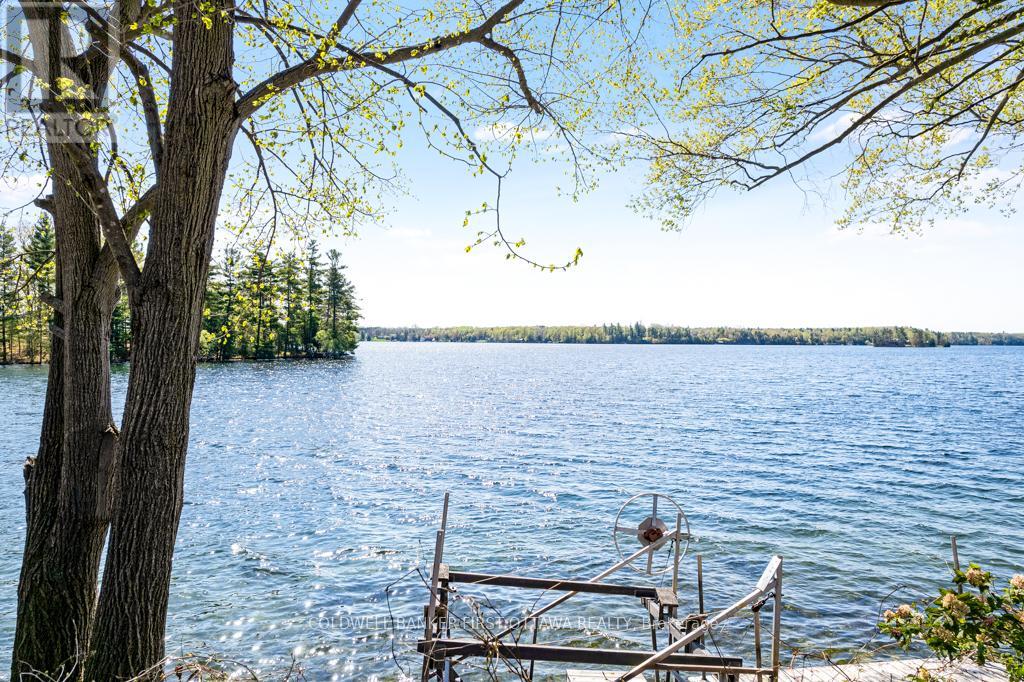 Dock & boat lift included