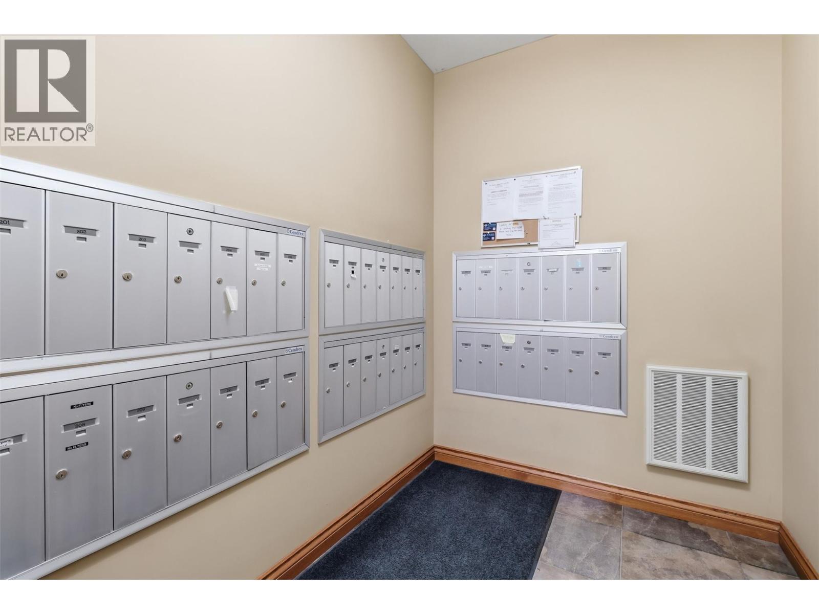 #404 795 MCGILL ROAD - 22