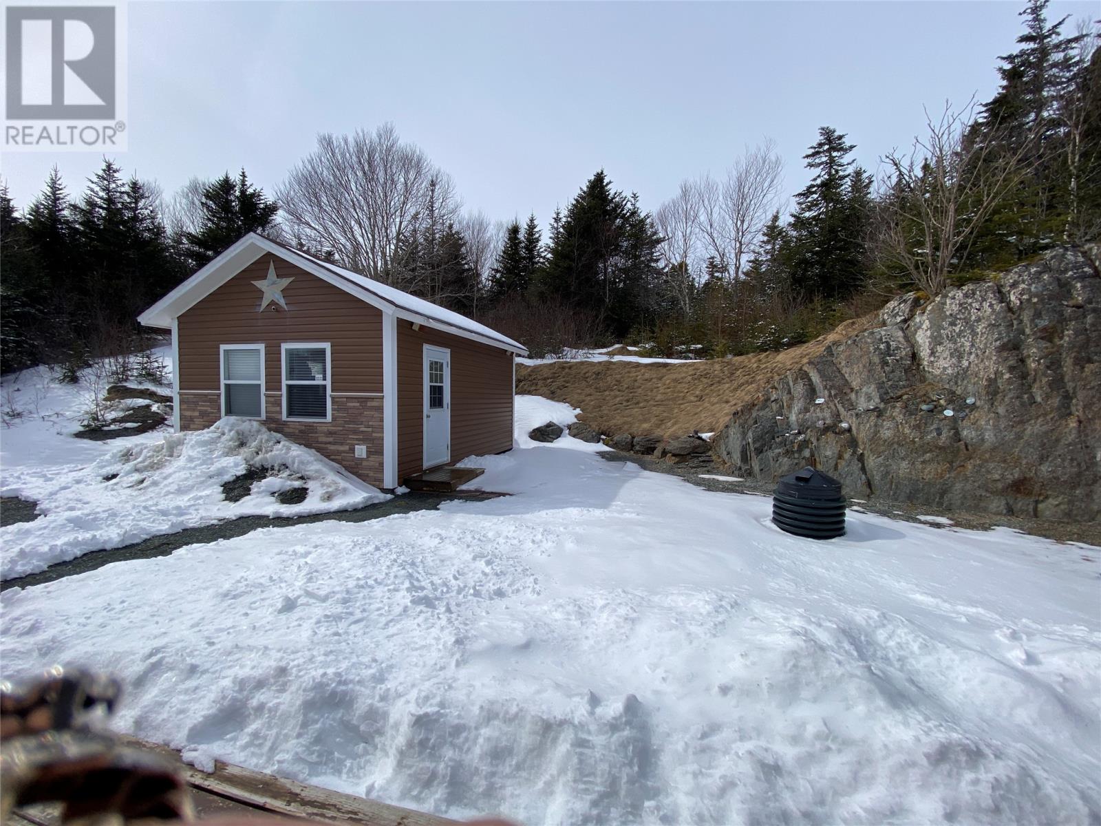 5 Snow's Pond Road - 44