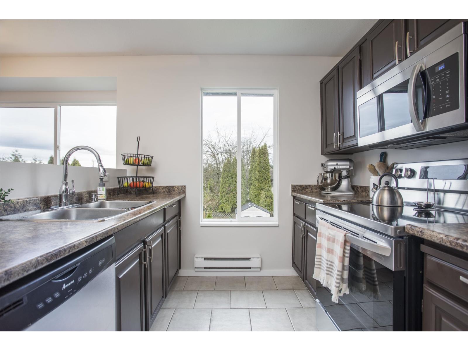 6016 BROOKS CRESCENT, Surrey