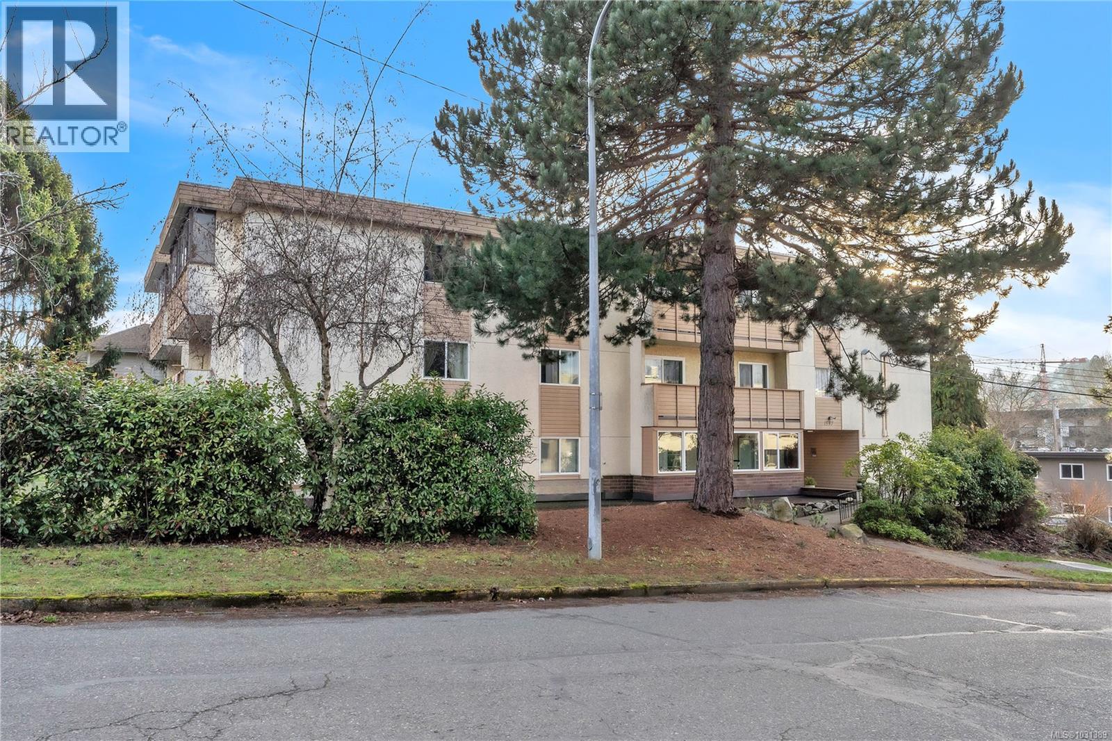 #204 1597 MIDGARD AVE - 20