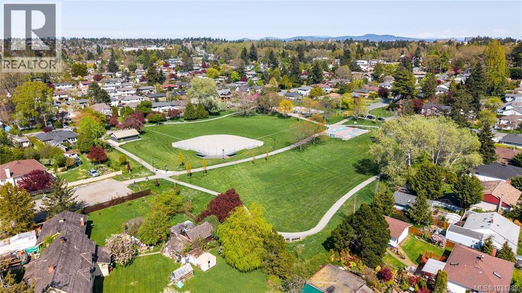 #204 1597 MIDGARD AVE - 27