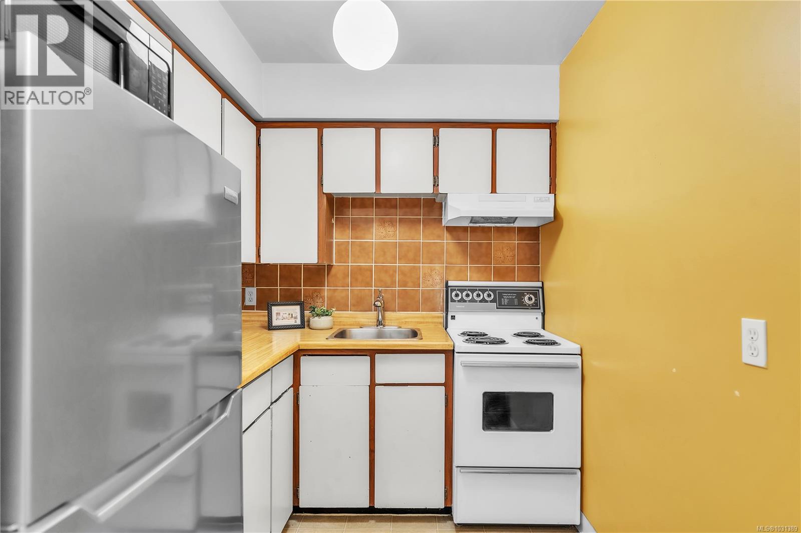 #204 1597 Midgard Ave - 7