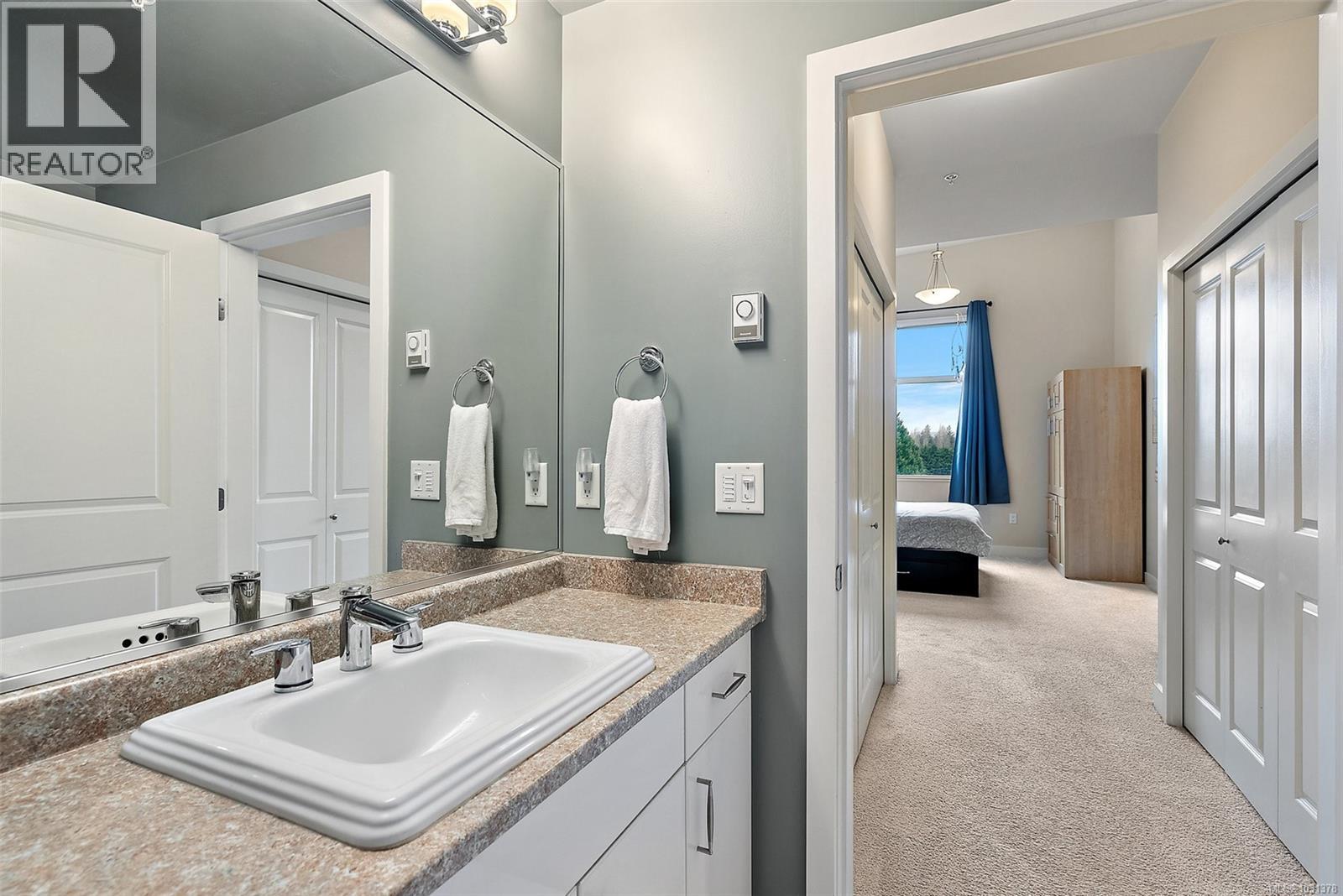 #404 4394 WEST SAANICH RD - 23