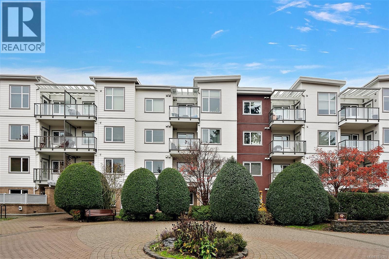 #404 4394 WEST SAANICH RD - 32