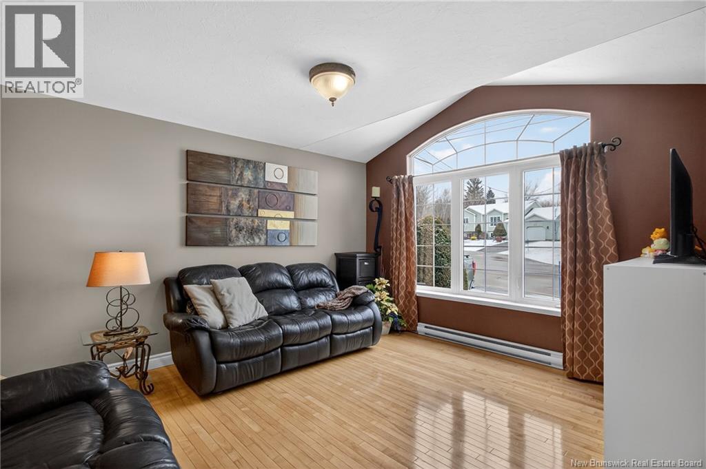 16 Marc-Andre Court - Thumbnail 8