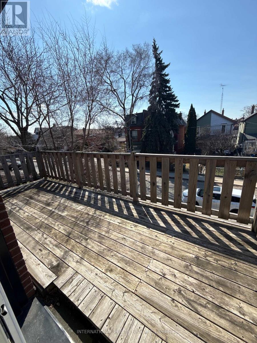 2 - 159 MONTROSE AVENUE