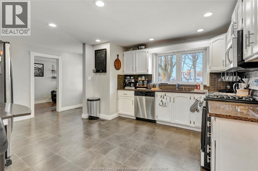 805 ROSELAWN - 5