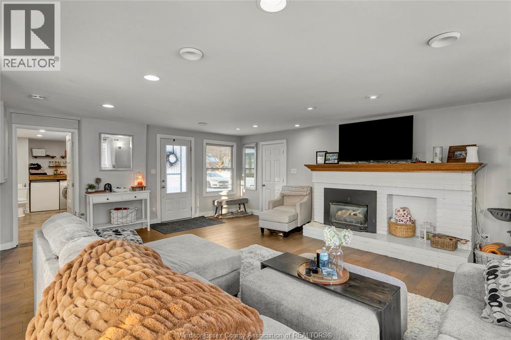 805 ROSELAWN - 2