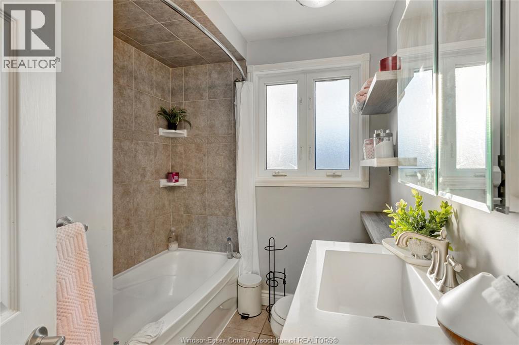 805 ROSELAWN - 17