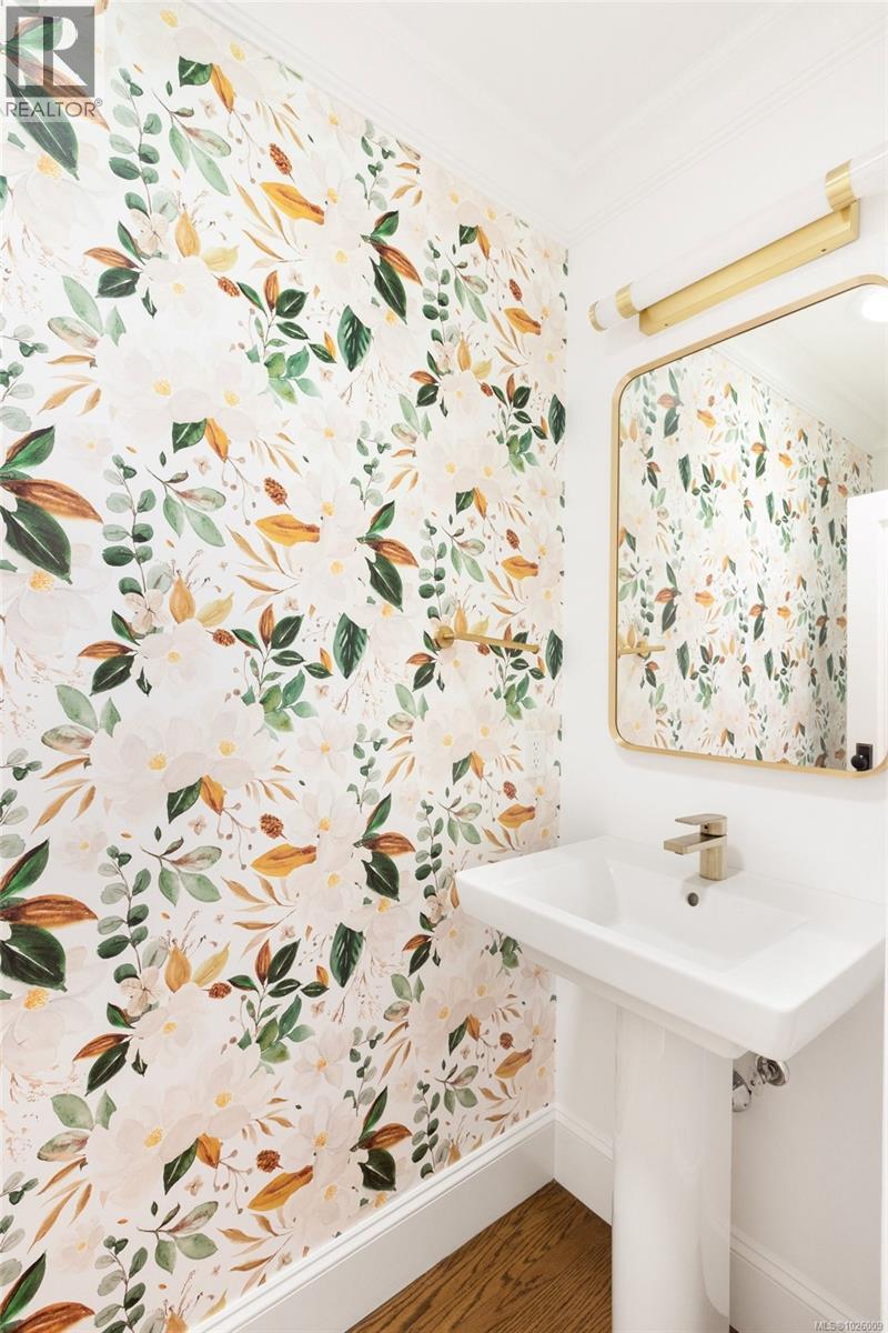 535 FALKLAND RD - 13