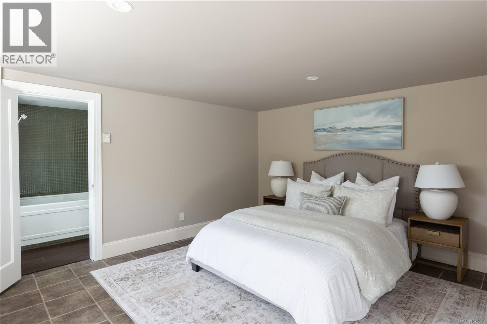 535 FALKLAND RD - 16