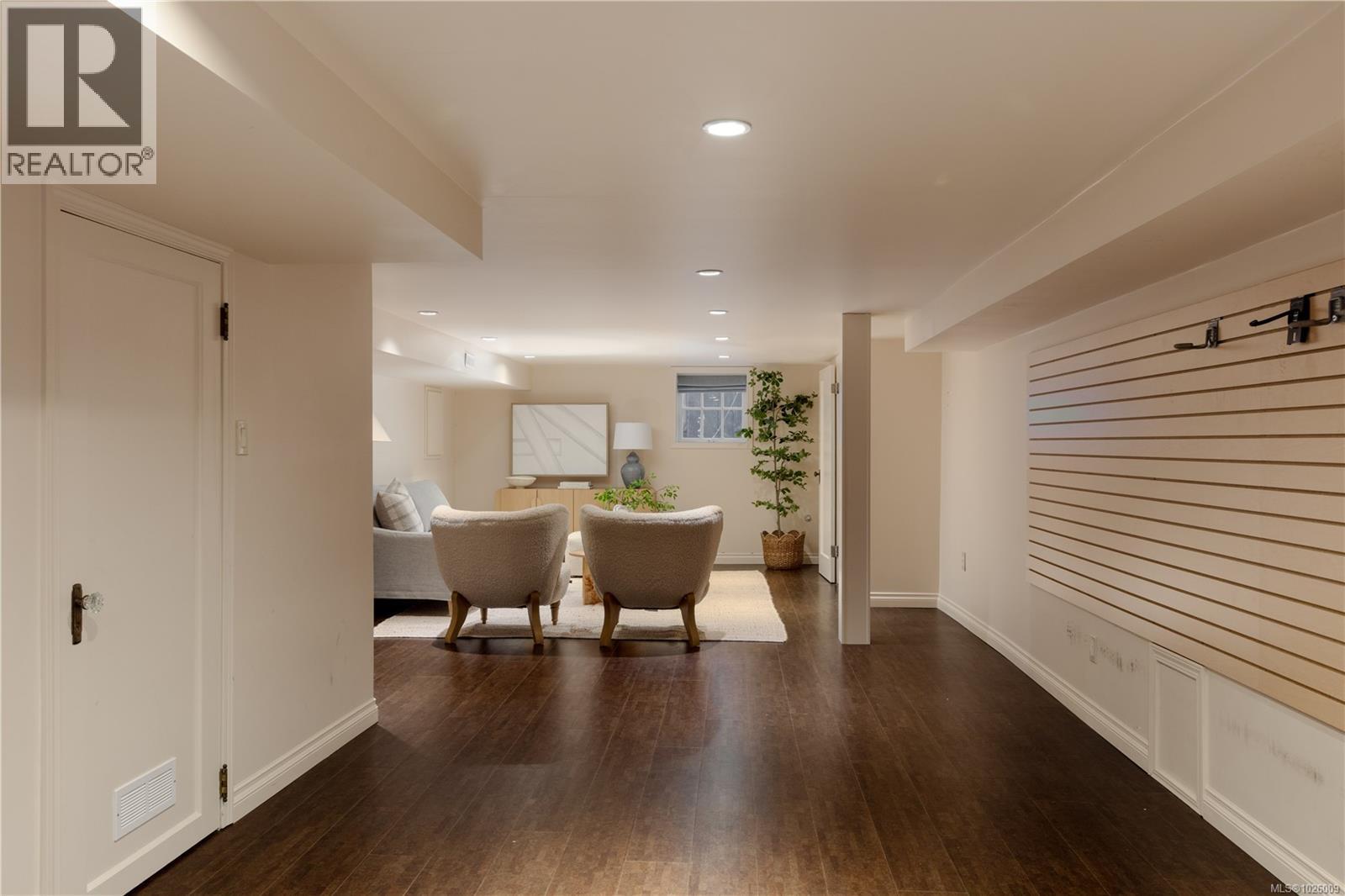 535 FALKLAND RD - 20